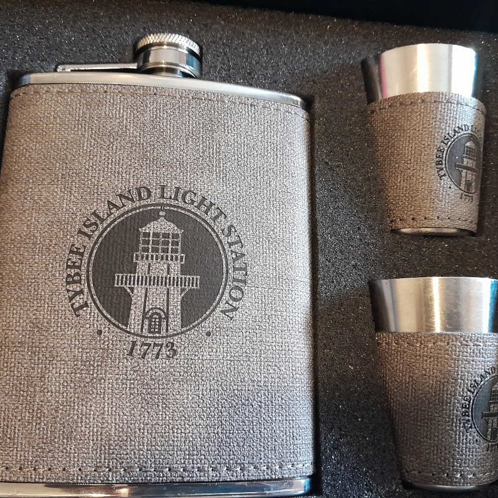 TYBEE ISLAND LIGHT STATION 1773 LIQUOR HIP FLASK AND SHOT GLASSES STAINLESS 8oz